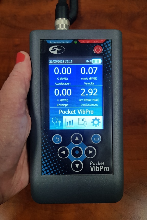 Pocket VibPro In hand cmp